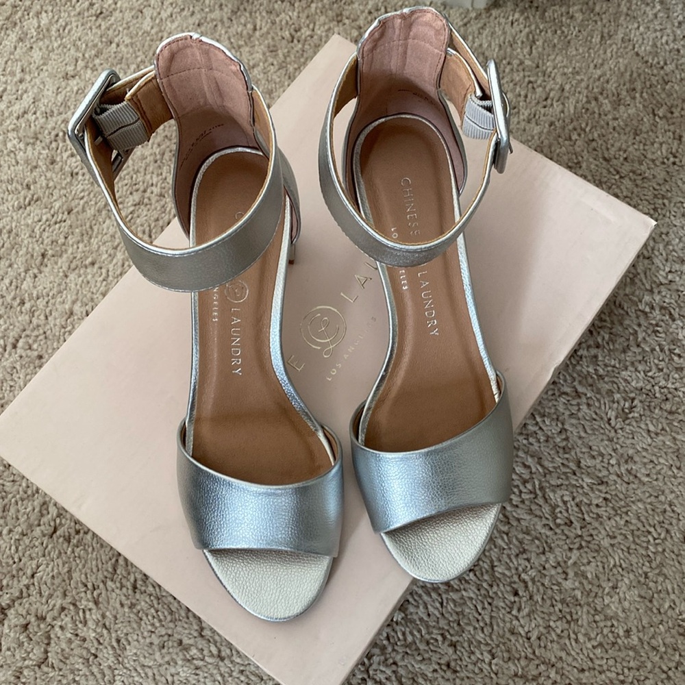 Chinese Laundry Sandal